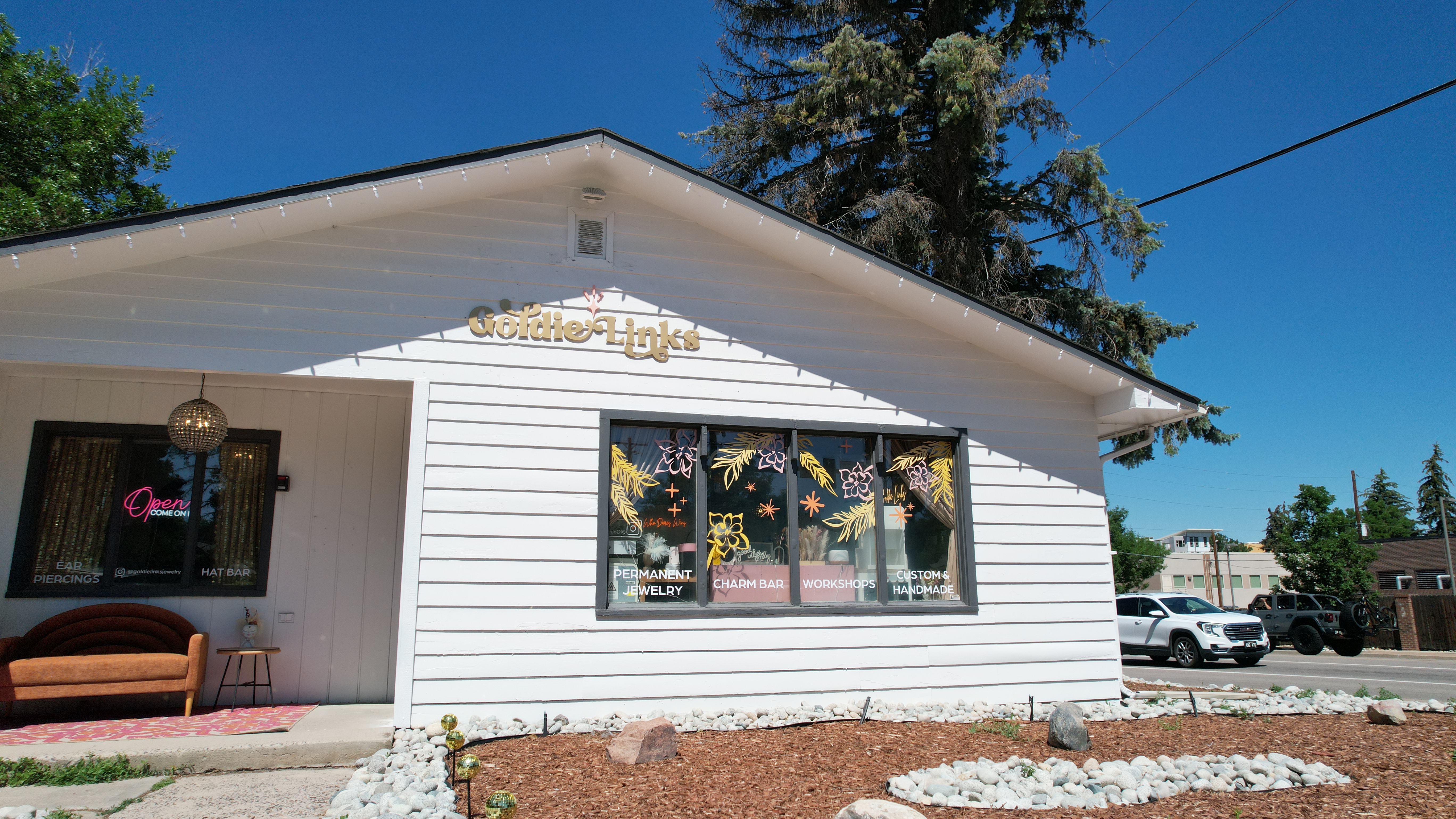 Goldie Links image 3